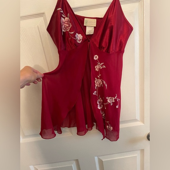 VINTAGE California Dynasty Embroidered Slip Size Small - Picture 2 of 7